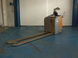 Niederhubwagen mit Fahrerstandplattform STILL EXU-SF20